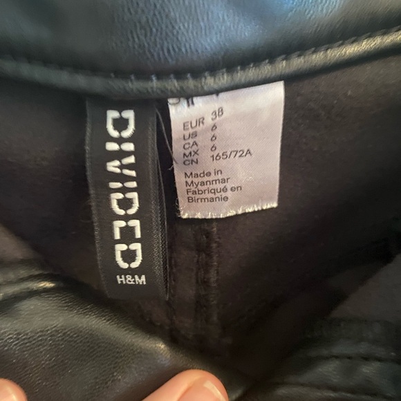 H&M Vegan Leather Pant Size 6 - Picture 4 of 4